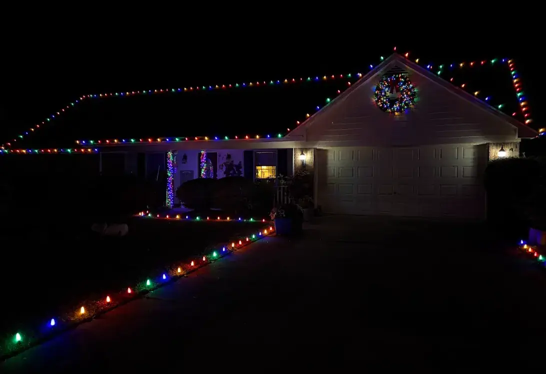 Bungalow · Multicolor holiday lighting installation
