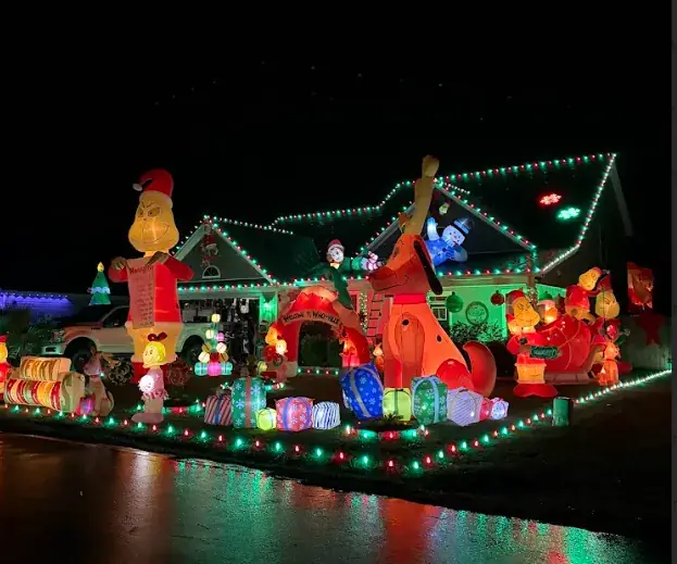 Craftsman · Full family display holiday lighting installation
